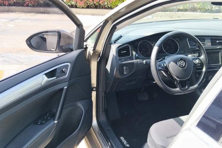 Used Volkswagen Golf 2018 1.6L Automatic Comfort Model Driver Seat