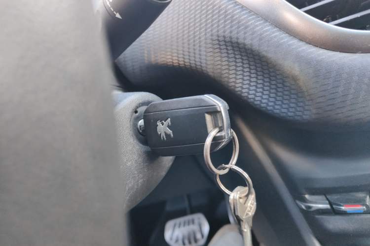 Used Peugeot 2008 2014 1.6L Automatic Fashion Edition
