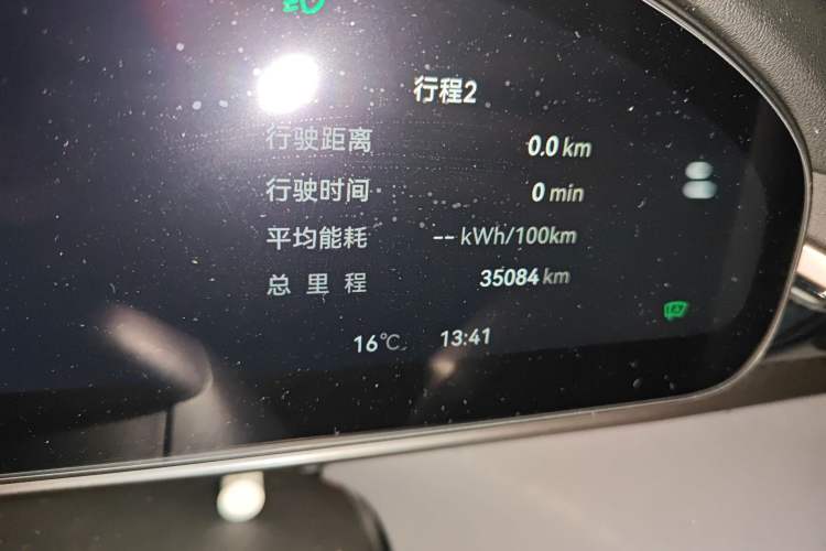 Used Zeekr 7X 2025 100 kWh Long-Range Rear-Wheel Drive with Intelligent Driving Features Odometer Close Up