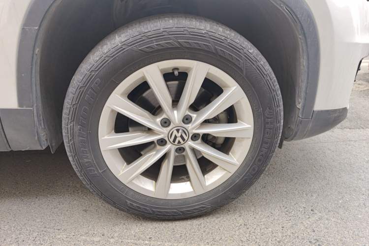 Used Volkswagen Tiguan 2016 300TSI Automatic All-Wheel Drive Fashion Vision Edition Right Front Wheel Hub