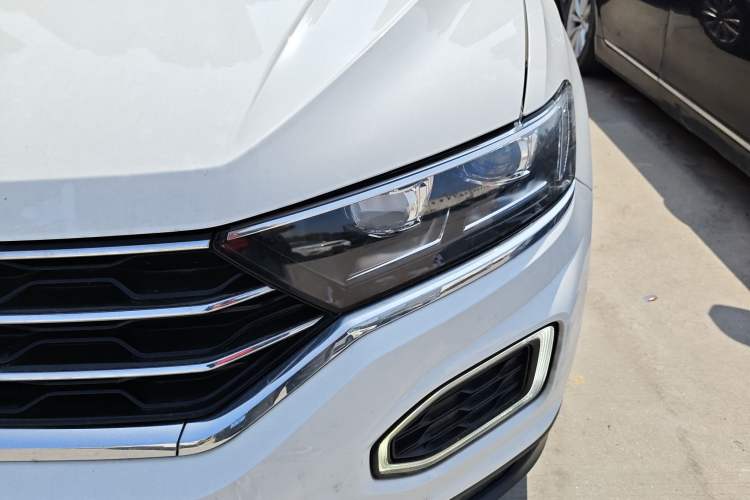 Used Volkswagen T-ROC 2018 230TSI DSG Two-Wheel Drive Advanced Version China V Standard
