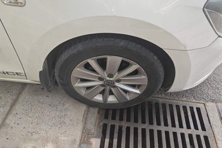 Used Volkswagen Jetta 2015 1.4L Manual Comfort Model Right Front Wheel Hub