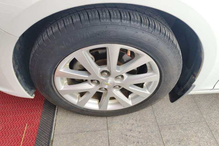 Used Chevrolet Malibu 2014 2.0L Automatic Luxury Edition Left Front Wheel Hub