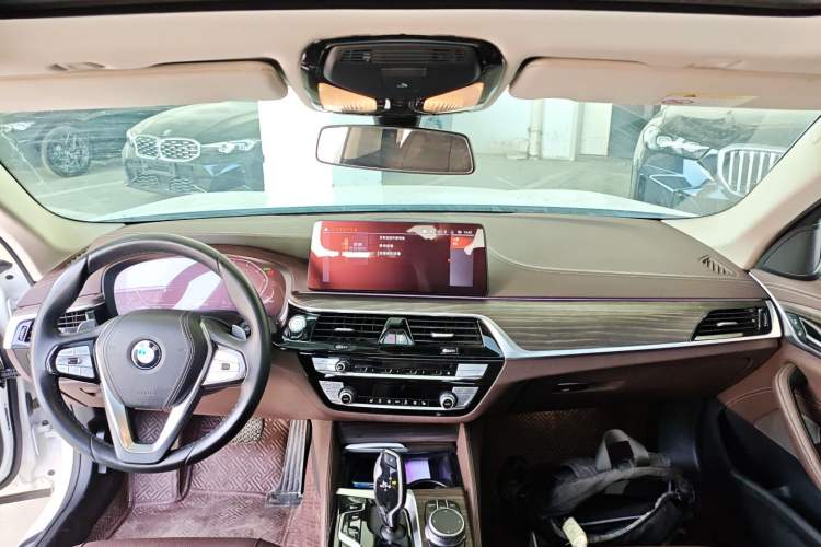 Used BMW 5 Series 2021 530Li Leading Luxury Package Center Console