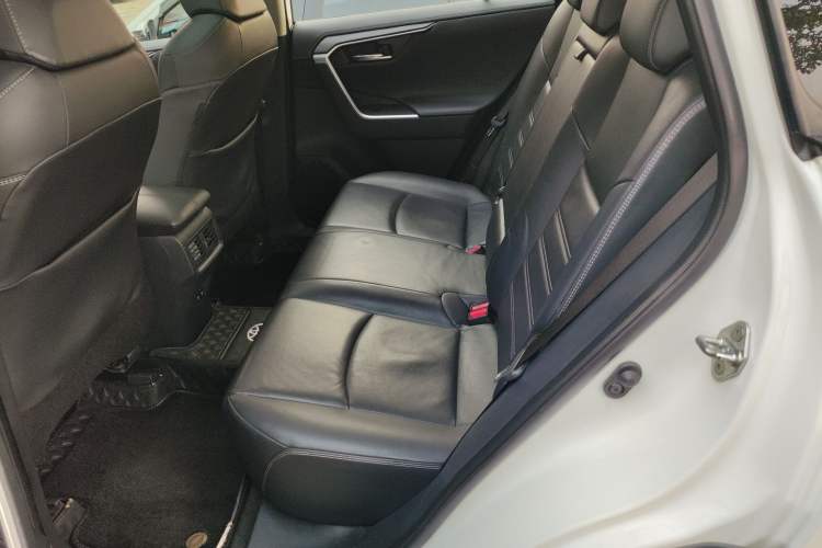 Used Toyota RAV4 2020 2.0L CVT Two-Wheel Drive Fashion PLUS Edition Left Rear Seat