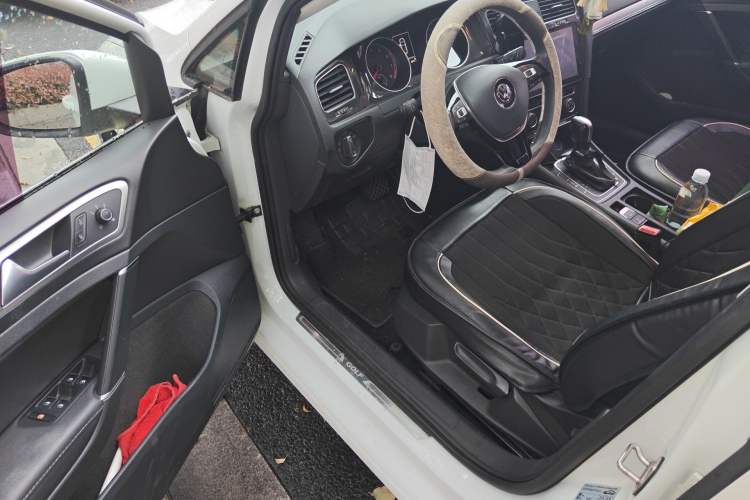 Used Volkswagen Golf 2018 230TSI Automatic Comfort Model Driver Seat