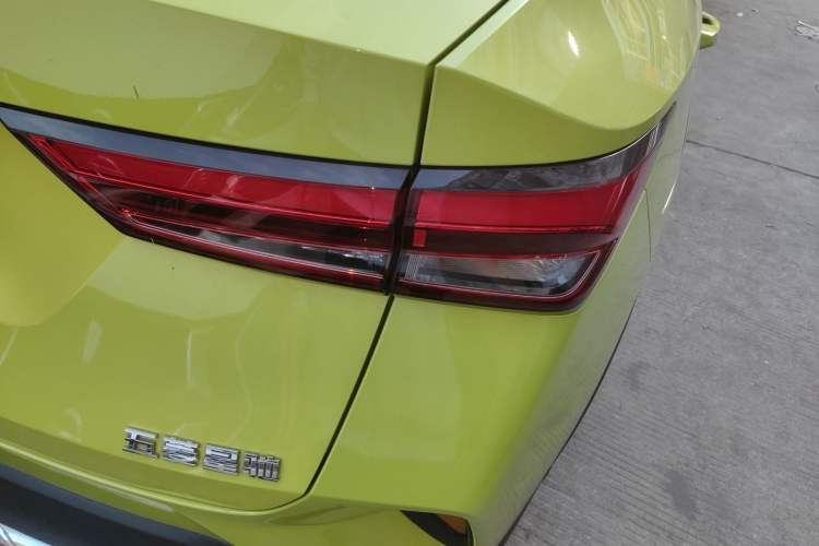 Used Wuling Alvez 2022 1.5L Manual Comfort Version Exterior 6