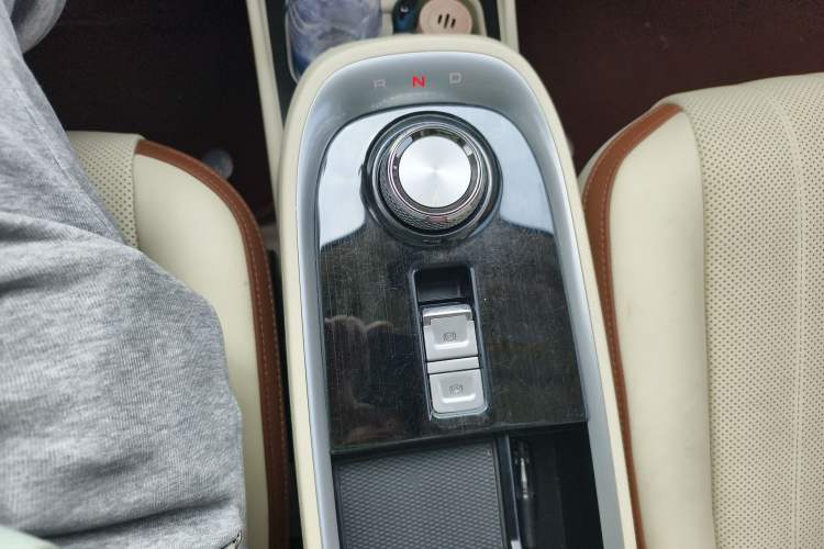 Used ORA Good Cat 2022 Morandi Edition 400km Standard Range Premium Version Lithium Iron Phosphate Gear Lever