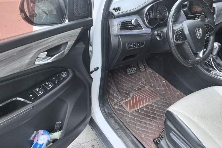 Used Baojun 730 2017 1.5T DCT Fashion Edition 7-Seater China V Emission Standard Driver Seat