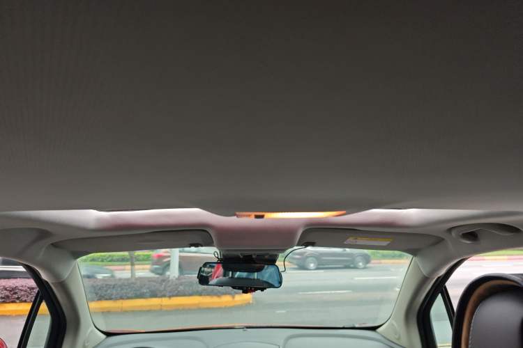 Used Chevrolet Trax 2014 1.4T Automatic Two-Wheel Drive Luxury Model Headliner