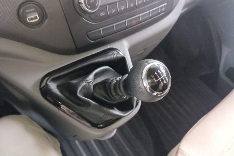 Used Foton Toano 2023 2.0T Manual Urban Version Short Wheelbase Mid-Height Design with Single Rear Tire—5/6/9 Seater Gear Lever