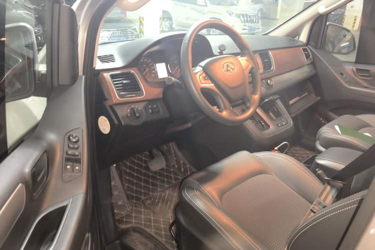 Used SAIC MAXUS G10 2016 2.0T Automatic Elite Edition Driver Seat