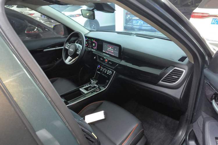 Used Kia Seltos 2023 1.5L CVT Luxury Edition Right Front Seat