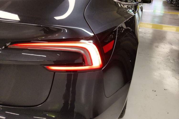 Used Tesla Model 3 2023 Rear-Wheel-Drive Version Exterior 3