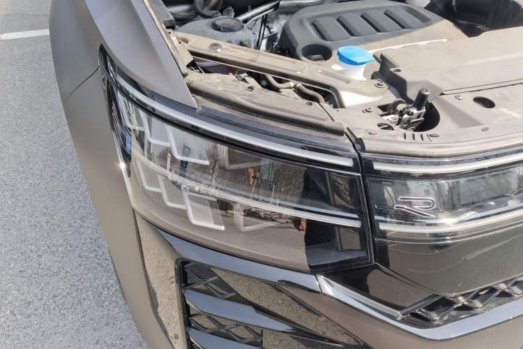 Used Volkswagen Teramont 2025 Tiguan Pro 450TSI Four-Wheel Drive Summit Edition Right Front Headlight