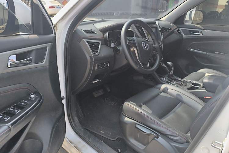 Used CHANGAN CS75 2017 Shangkui Edition 1.5T Automatic Fengxiang Model
