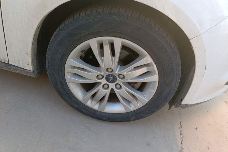 Used Ford Focus 2012 Sedan 1.6L Manual Comfort Model
