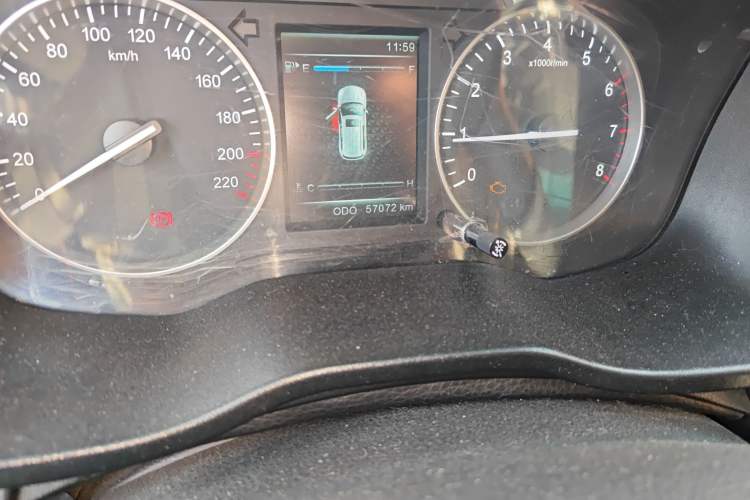 Used SWM X7 2016 1.8L Manual Luxury Edition 7 Seats Odometer Close Up