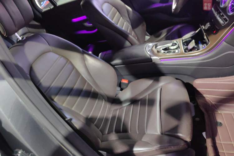 Used Mercedes-Benz GLC 2018 GLC 300 4MATIC Luxury Model Right Front Seat