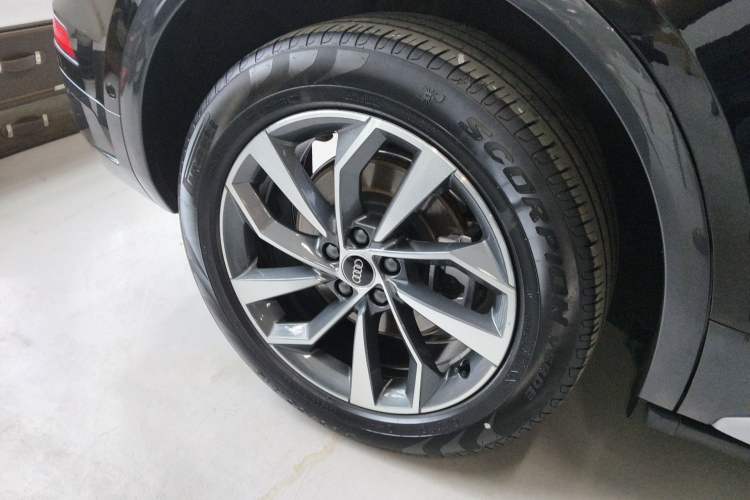 Used Audi Q5L 2022 Updated Version 40T Luxury Elegant Edition Right Rear Wheel Hub