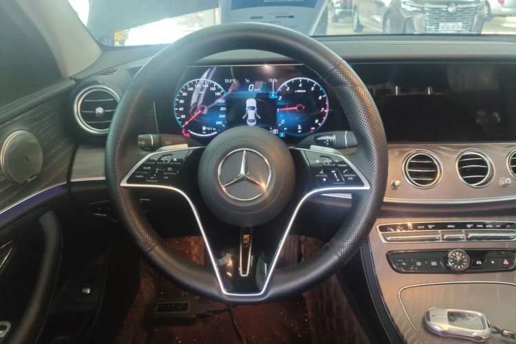 Used Mercedes-Benz E-Class 2022 Second Facelift E 300 L Fashion Edition Steering Wheel