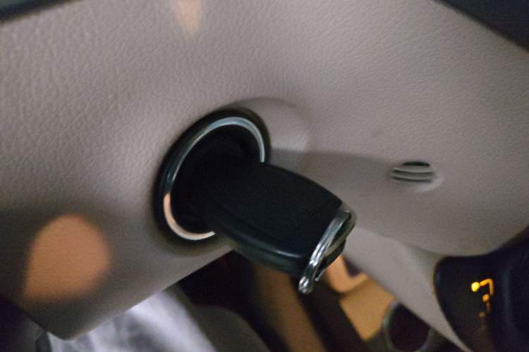 Used Mercedes-Benz Vito 2013 3.0L Elite Edition Vehicle Key