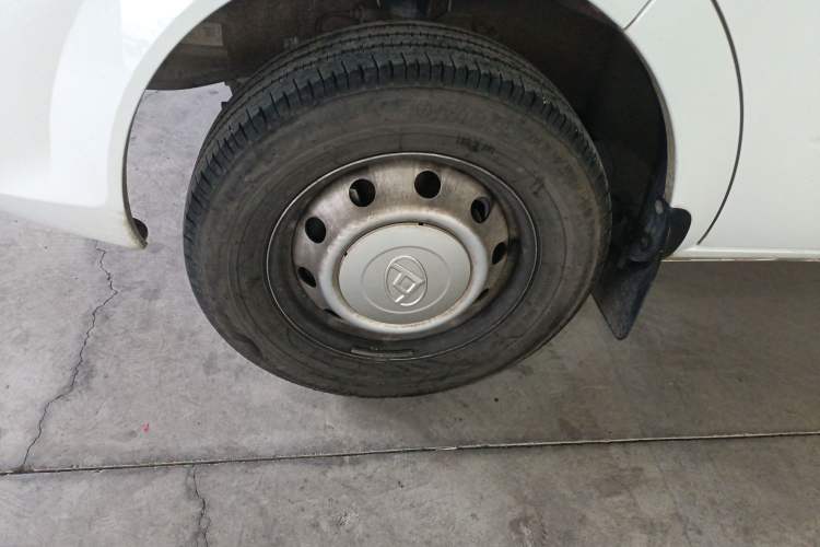 Used SAIC MAXUS Xintu V80 2023 2.0T Manual Classic Aoyuntong Short Wheelbase Ultra-Low Roof 7/8/9-Seater
