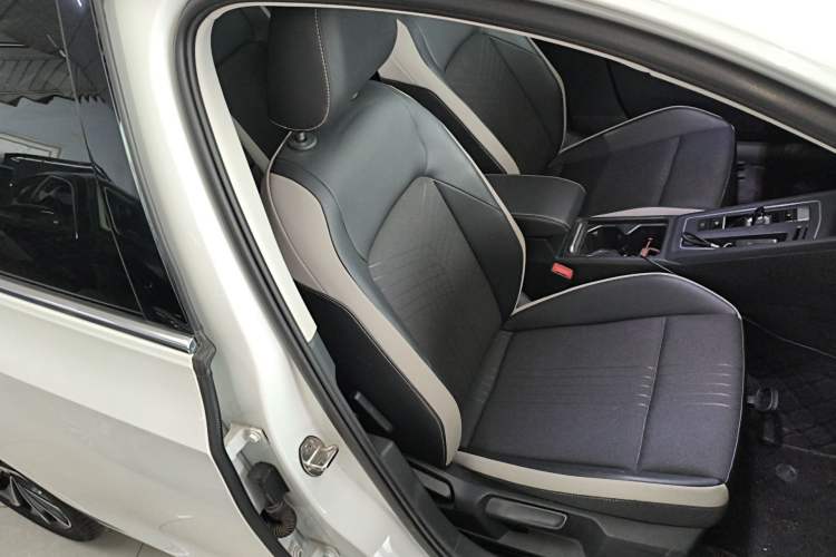 Used Volkswagen Golf 2021 280TSI DSG Pro Right Front Seat