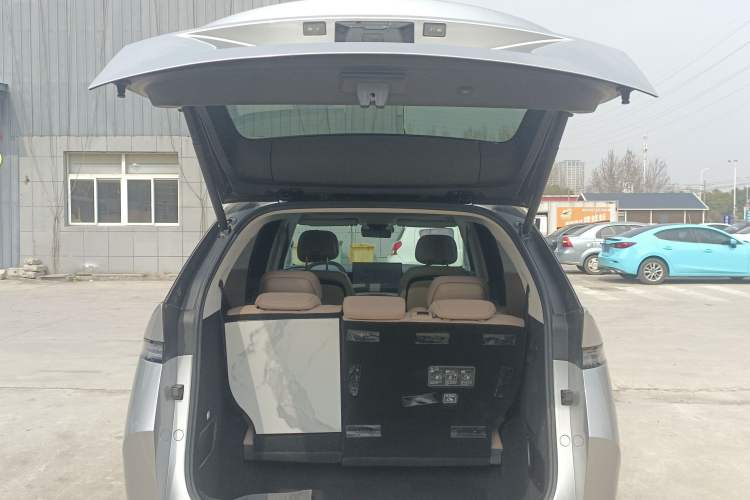 Used XPeng X9 2024 702 Ultra-Long Range Pro Trunk