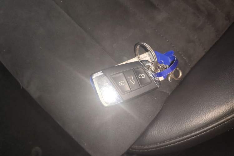 Used Volkswagen Magotan 2017 330TSI DSG Luxury Model Vehicle Key