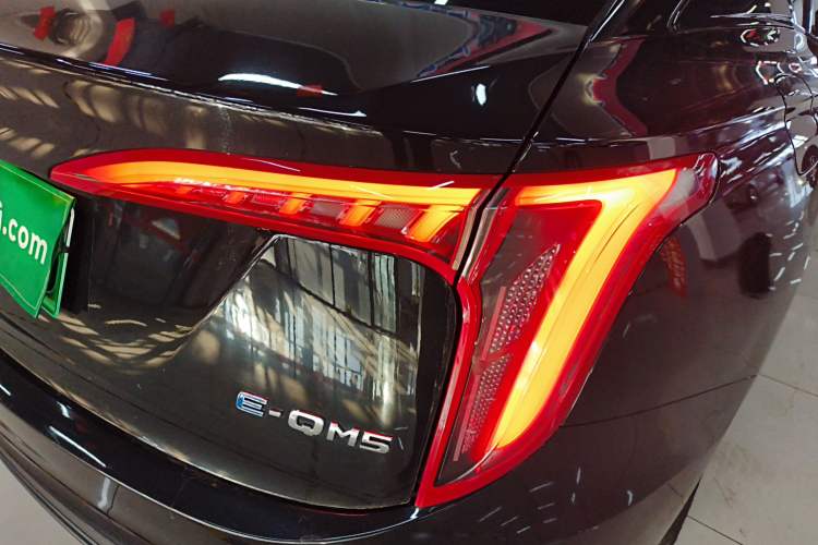 Used Hongqi E-QM5 2022 431 km Charge & Enjoy Edition