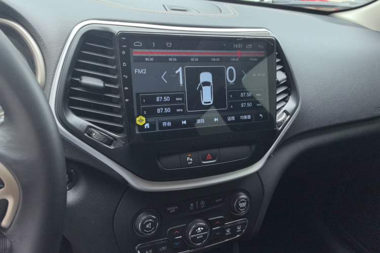 Used Jeep Cherokee 2016 2.4L Leading Edition Audio And AC Panel