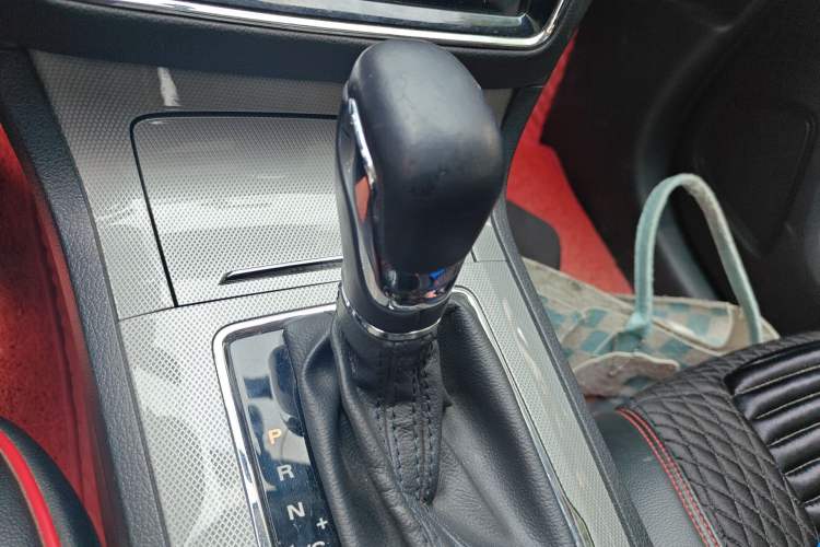 Used Roewe RX5 2020 20T Automatic 4G Connected Million Edition Gear Lever