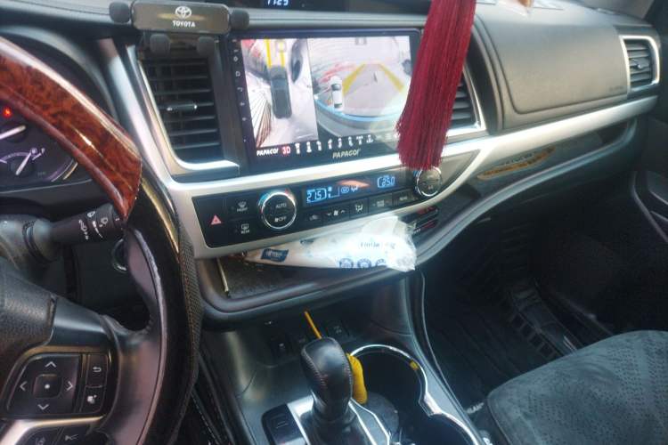 Used Toyota Highlander 2018 2.0T Four-Wheel Drive Luxury Edition 7 Seats China V Emission Standard Audio And AC Panel