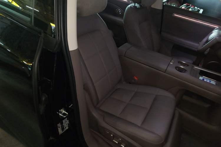 Used IM LS6 2026 Model Range-Extending 66 Max+ Right Front Seat