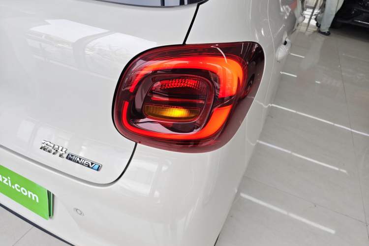 Used Wuling Hongguang MINIEV 2025 Four-Door Version Zhenxiang+ Edition Exterior 3