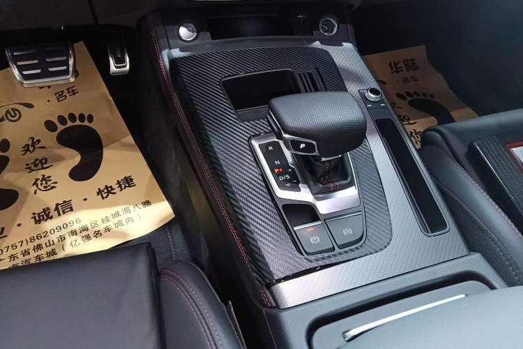 Used Audi Q5L Sportback 2022 40 TFSI RS Package Performance Model Gear Lever