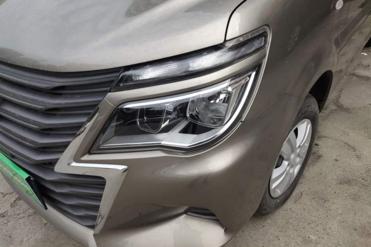 Used FORTHING Lingzhi 2023 M5L 1.6L Base Model 7 Seats
