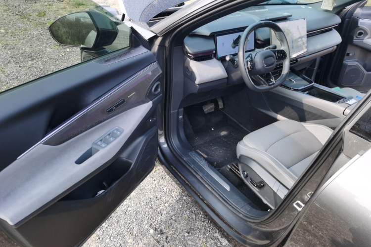 Used Lynk & Co 08 EM-P 2025 245 km Ultra-Long Range Pro Driver Seat