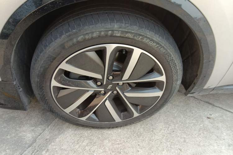 Used Li Auto L8 2023 Max model Left Front Wheel Hub