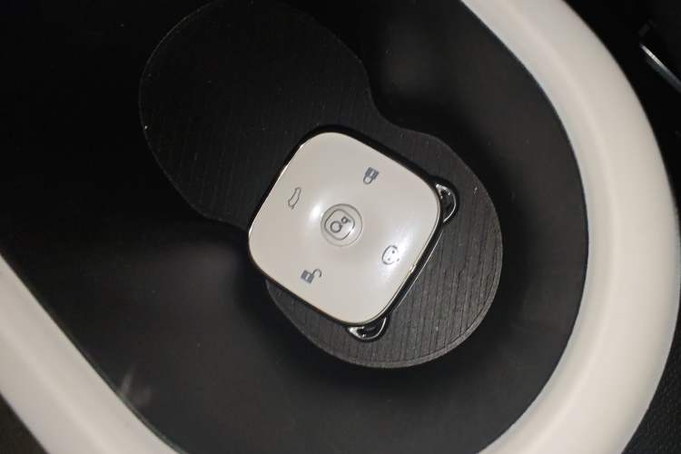 Used Chery QQ Domi 2025 Model 405km Comfort Edition Vehicle Key