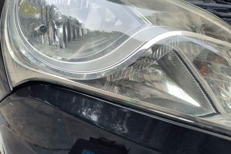 Used Hyundai Verna (older generation) 2014 1.6L Automatic Leading-Edge GLX Right Front Headlight