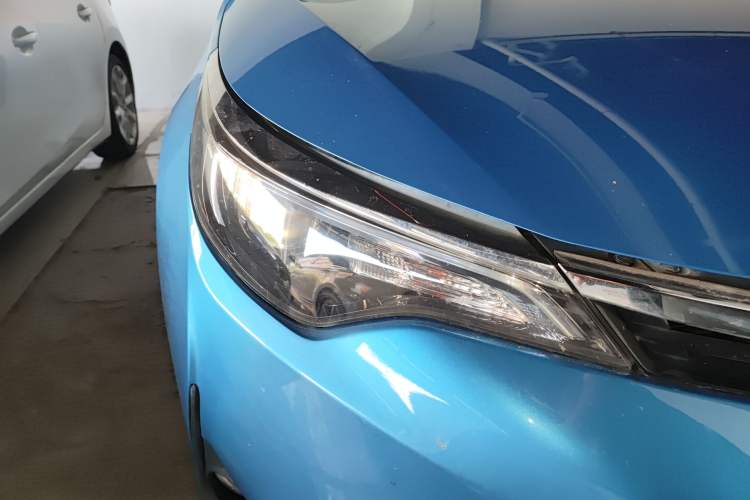 Used Toyota Levin 2017 Revised Version 185T CVT Elite Edition China VI Standard Right Front Headlight