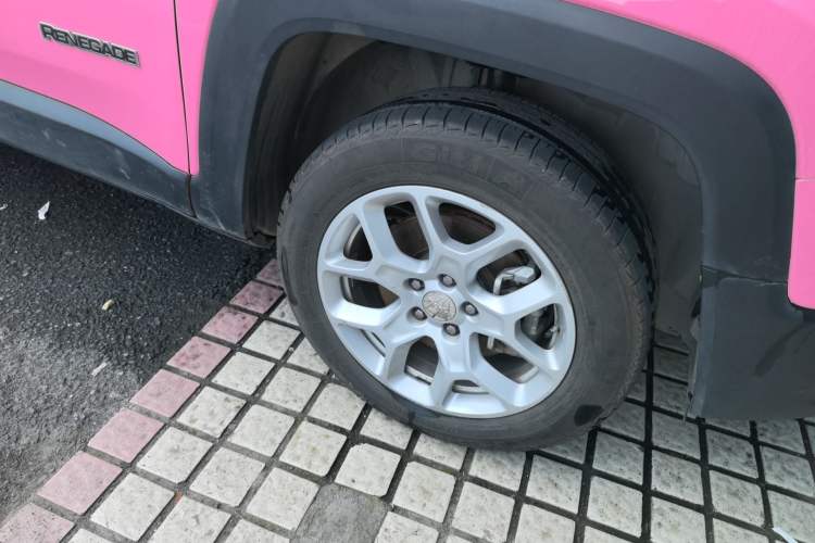 Used Jeep Renegade 2018 Connected Large Screen Version 180TS Automatic High-Energy Edition Right Front Wheel Hub