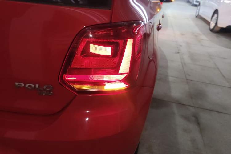 Used Volkswagen Polo 2016 1.6L Automatic Comfort Model
