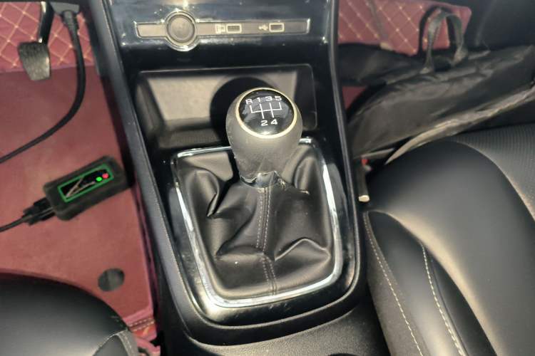 Used Roewe i5 2020 1.5L Manual 4G Connect Leehao Flagship Edition Gear Lever