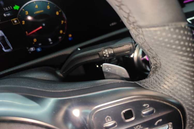 Used Mercedes-Benz A-Class 2022 Second Facelift A 200 L Sport Sedan Fashion Version Gear Lever