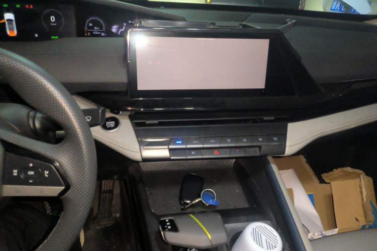 Used CHANGAN UNI-V iDD 2023 ZhiDian iDD 1.5T 113km Smart & Fun Version
