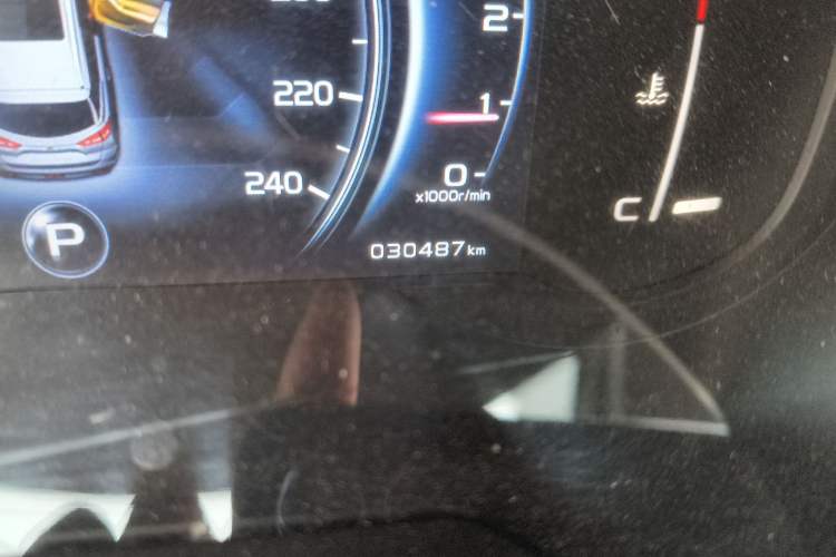 Used Geely Auto Emgrand X7 Sport 2018 1.8TD Automatic Two-Wheel Drive ZhiZun Model with 4G Connectivity