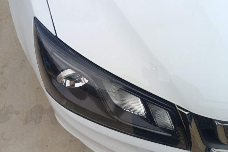 Used Geely Auto Emgrand 2017 Sedan Million Edition 1.5L CVT Luxury Model Right Front Headlight